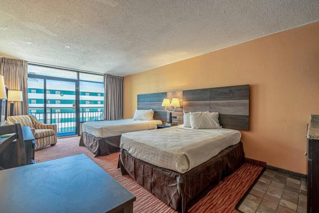 Remodeled Condo, Waterpark View At Landmark Resort マートルビーチ エクステリア 写真