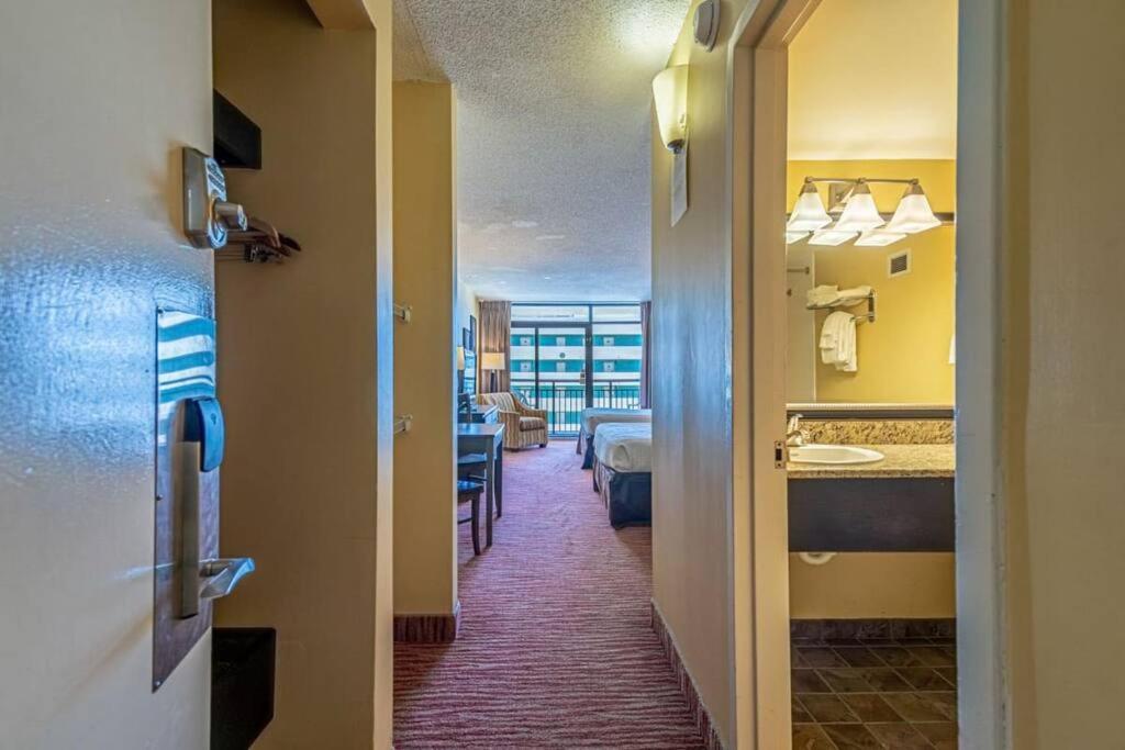 Remodeled Condo, Waterpark View At Landmark Resort マートルビーチ エクステリア 写真