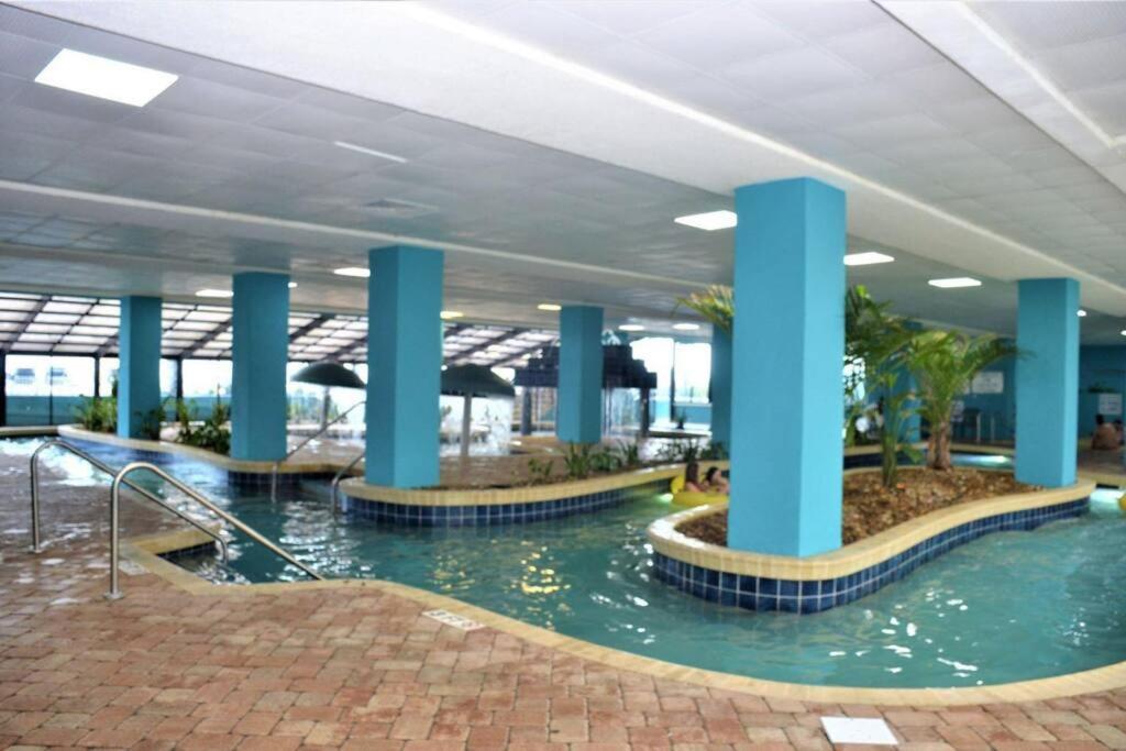Remodeled Condo, Waterpark View At Landmark Resort マートルビーチ エクステリア 写真