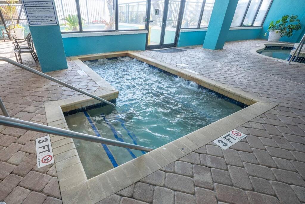 Remodeled Condo, Waterpark View At Landmark Resort マートルビーチ エクステリア 写真