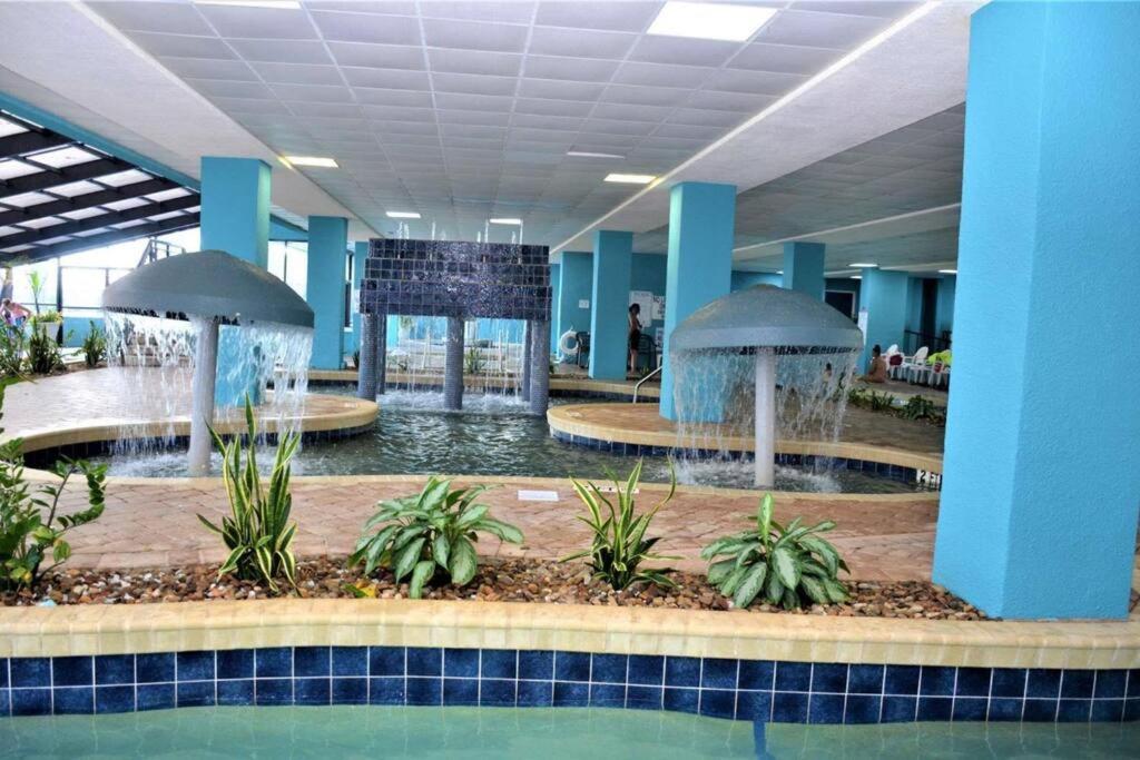 Remodeled Condo, Waterpark View At Landmark Resort マートルビーチ エクステリア 写真
