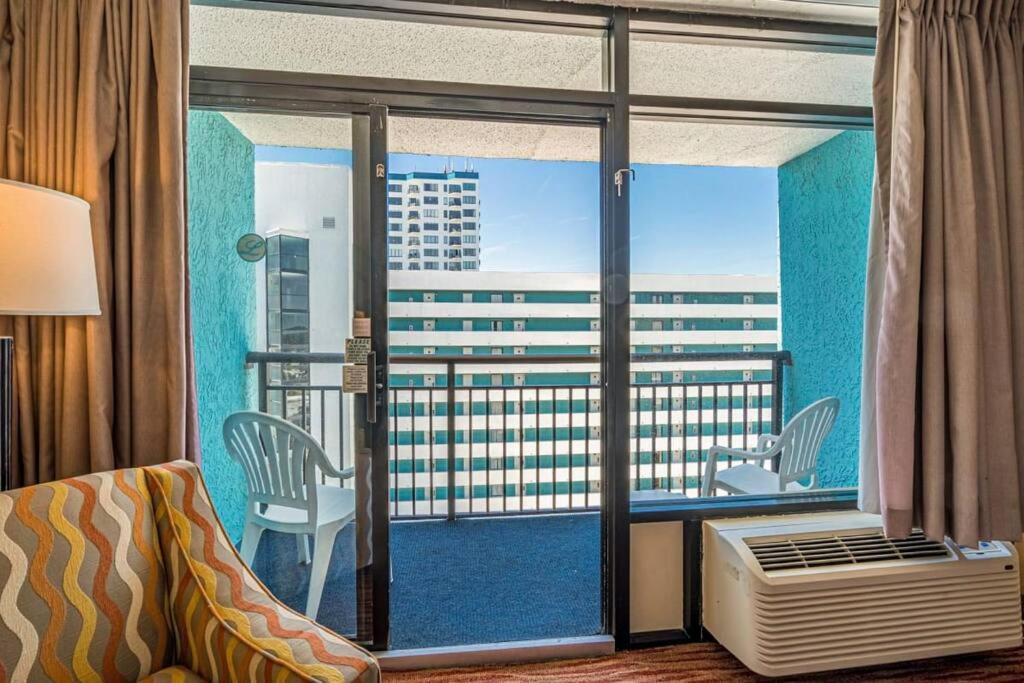 Remodeled Condo, Waterpark View At Landmark Resort マートルビーチ エクステリア 写真