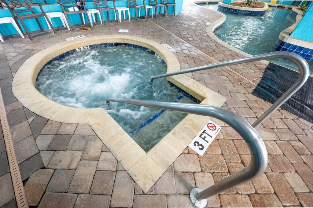 Remodeled Condo, Waterpark View At Landmark Resort マートルビーチ エクステリア 写真